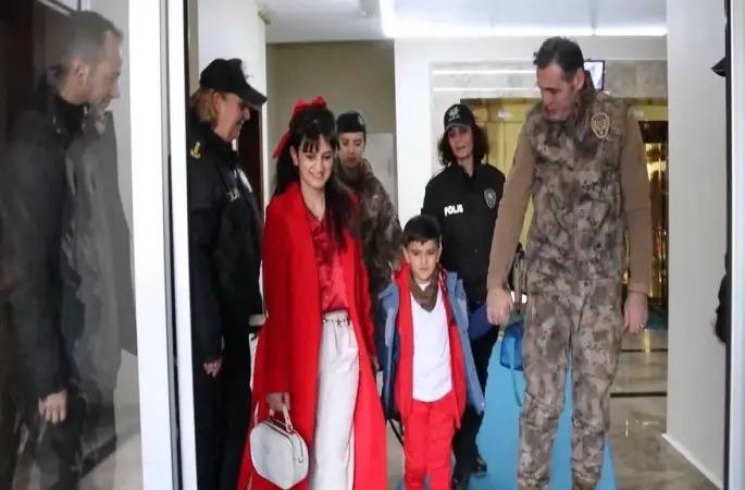 Emniyet müdüründen yürek ısıtan hareket
