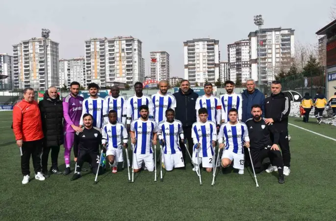 Engellerini ampute futbolla aşıyorlar
