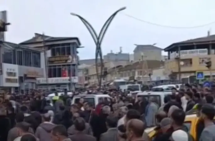 Erciş’te taşlı sopalı kavga: 3 yaralı
