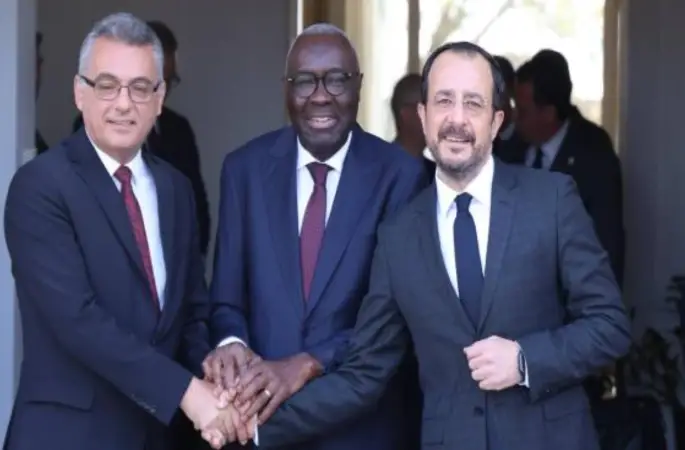 Erhürman, ara bölgede Rum liderle buluştu