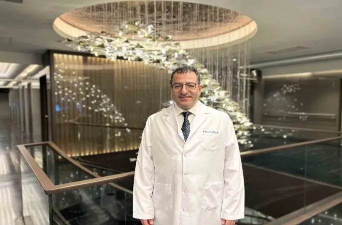 Erkeklerde diş estetiğinde yeni moda: Grillz
