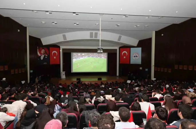 ERÜ’de milli maç heyecanı dev ekrana taşındı
