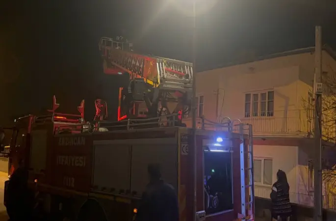 Erzincan’da çatıdaki kedi için itfaiye seferber oldu
