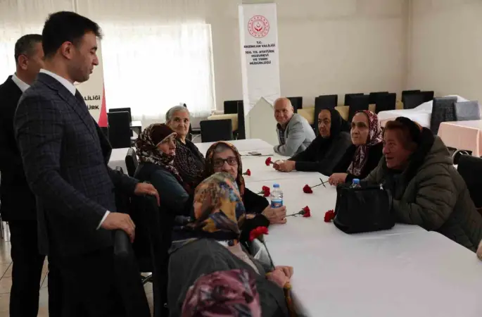 Erzincan’da huzurevi sakinleriyle bayramlaşıldı
