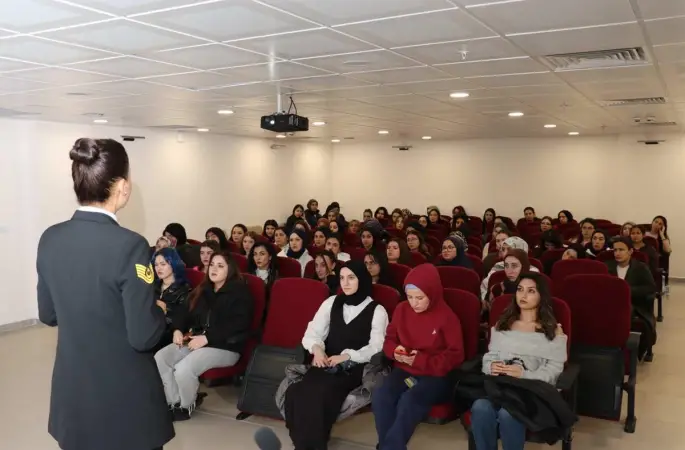 Erzincan’da kadın öğrencilere KADES bilgilendirmesi
