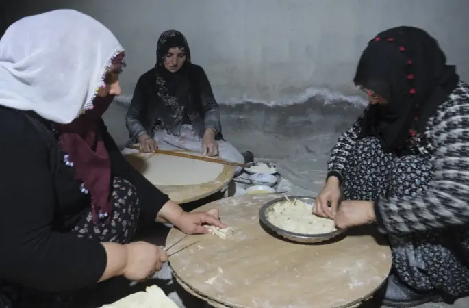 Erzincan’da ramazan hazırlığı: Geleneksel lezzetler imeceyle sofralara taşınıyor
