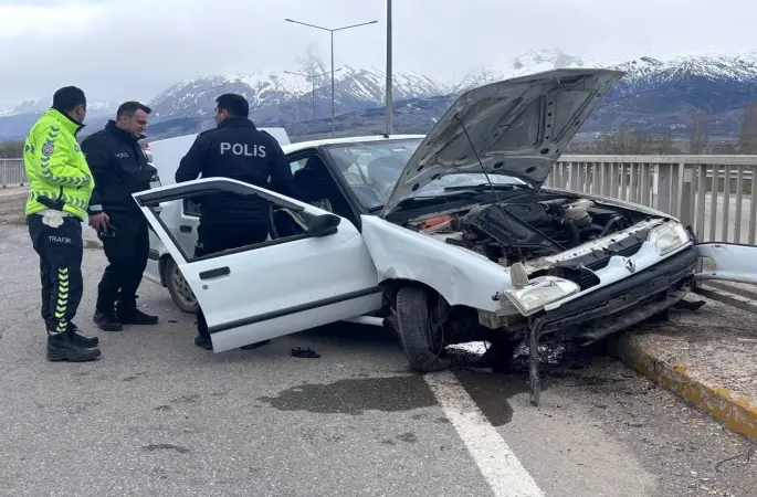 Erzincan’da trafik kazası: 2 yaralı
