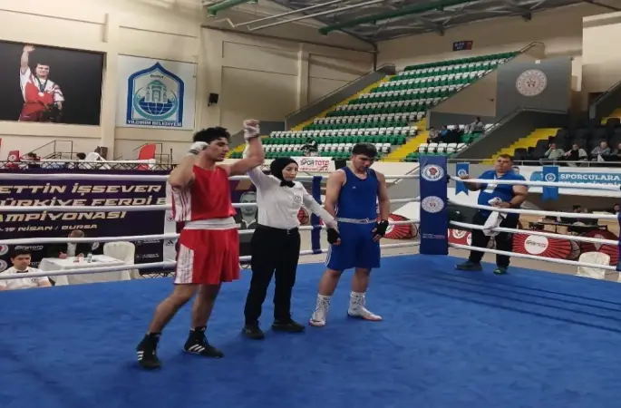 Erzincanlı boksör Türkiye üçüncüsü oldu
