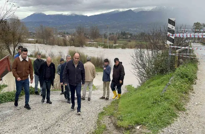 Eşen Çayı taştı, tarım arazileri ve hayvan barınağı sular altında kaldı
