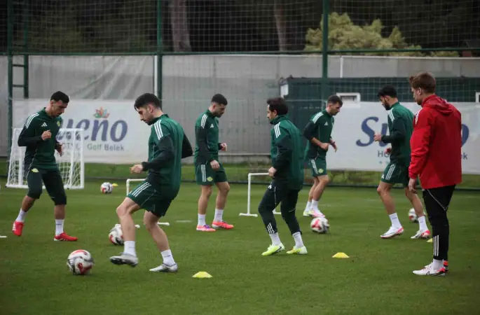 Esenler Erokspor, Antalya’daki devre arası çalışmalarını tamamladı
