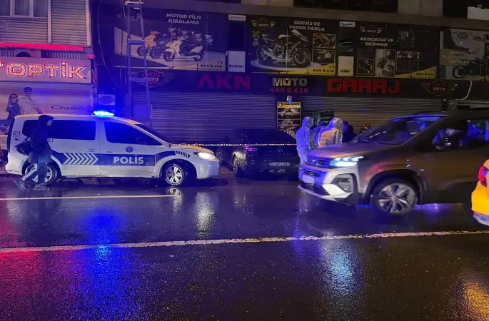 Esenler’de yangın ihbarına giden ekipler binada silahla vurulmuş 2 kişinin cesetlerini buldu
