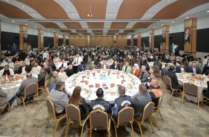 Esenyurt Belediye Başkan Vekili Can Aksoy, belediye personeli ile iftar programında bir araya geldi
