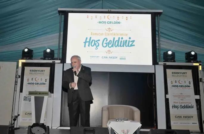 Esenyurt Belediyesi’nin Ramazan etkinliklerinde Nurullah Genç Esenyurtlularla buluştu
