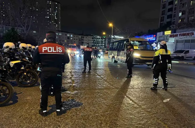 Esenyurt’ta polis ekiplerinden trafik denetimi
