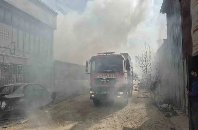 Eskişehir’de mobilya deposunda yangın
