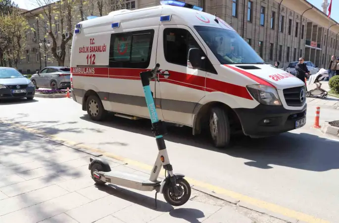 Eskişehir’de otomobil scooter’a çarptı
