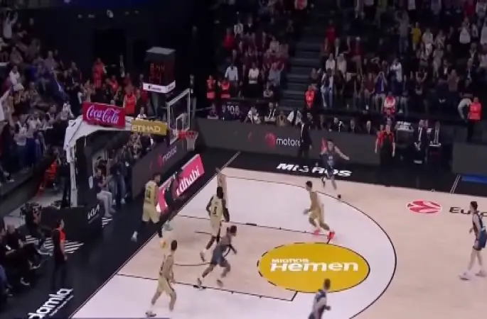 Euroleague'de A. Efes, Barcelona'yı mağlup etti