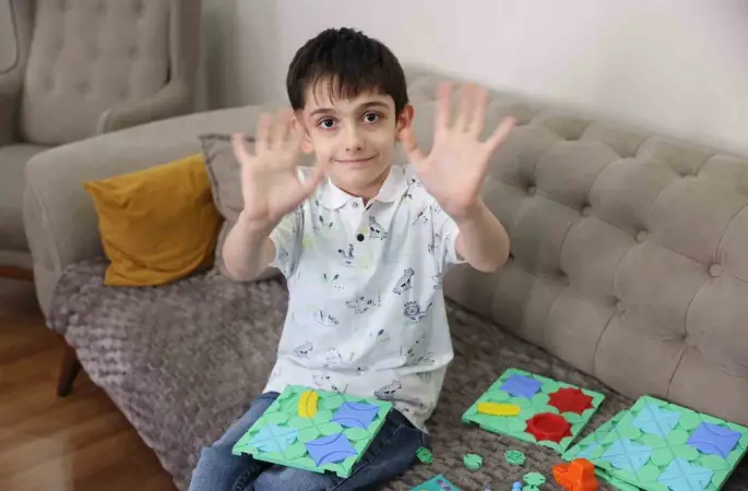 Evde eğitim gören özel çocuklara 23 Nisan sürprizi
