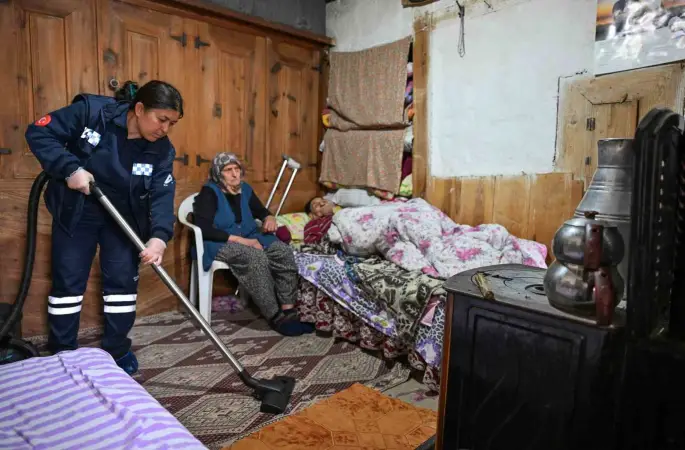 Evde sağlık ve bakım hizmetiyle uzaklar yakın oluyor
