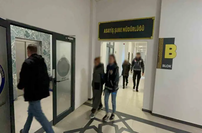 Evden 70 bin liralık ziynet hırsızlığı yapan 2 kadın tutuklandı
