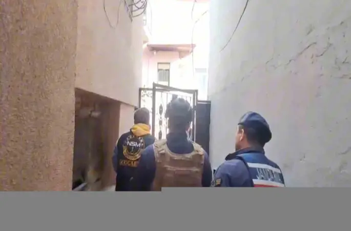 Evleri uyuşturucu serasına, tuvaletleri laboratuvara çevirmişler: 36 gözaltı
