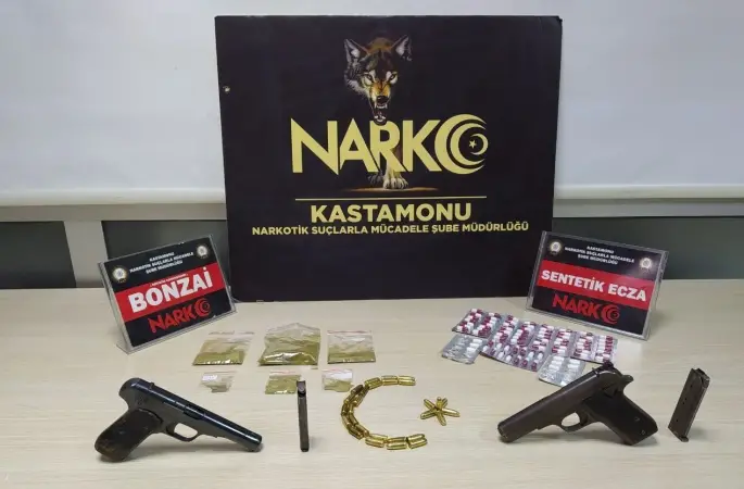 Evlerinde uyuşturucuyla yakalanan 3 sanık, 22’şer yıl hapis cezasına çarptırıldı

