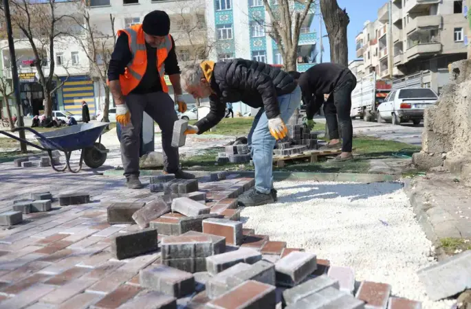 Eyyübiye’de yol ve parklar yenileniyor
