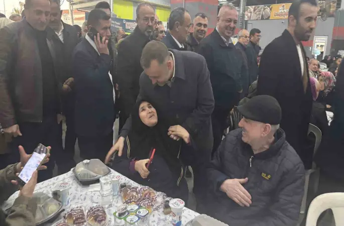 Ezine’de 10 bin kişi iftar sofrasında buluştu
