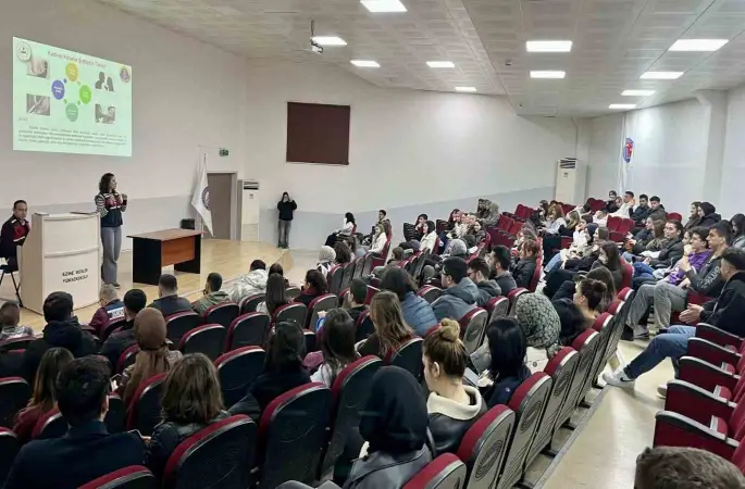 Ezine’de jandarmadan üniversite öğrencilerine bilgilendirme
