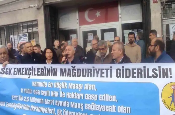 Fatih Unkapanı’nda SGK çalışanları iş bıraktı