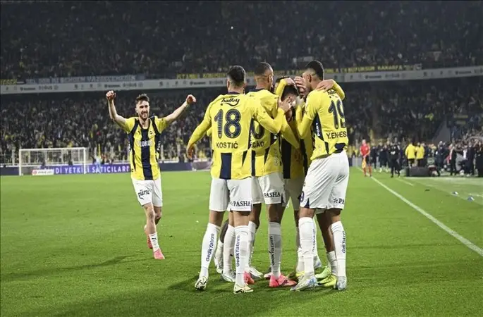 Fenerbahçe lider ile farkı kapatıyor!