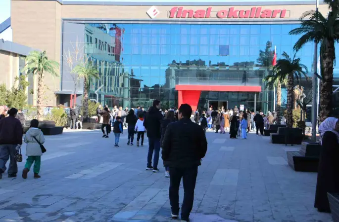 Final Okulları bursluluk sınavına 5 bin öğrenci katıldı
