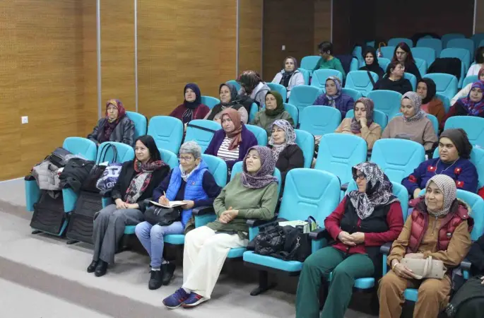 Finikeli kadınlara ‘Çevre Dostu Çiftçi Kart’ tanıtıldı
