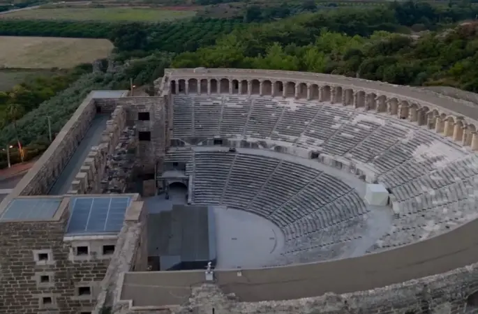 Fiziksel engelli bireyler Aspendos Antik Tiyatrosu’nu VR gözlükleri ile sanal ortamda gezdi
