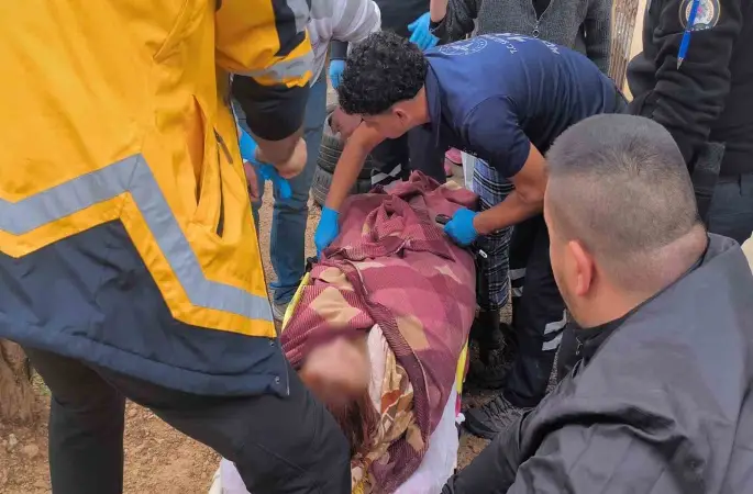 Foseptik çukuruna düşen genç kız, yardım çığlıklarına koşan vatandaşlar tarafından kurtarıldı
