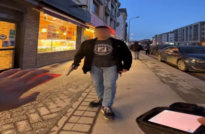 Fotoğrafçıya oyuncak silah çeken şahsa bin 764 TL ceza
