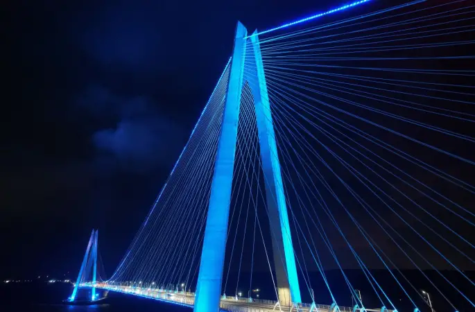 FSM ve Yavuz Sultan Selim köprüleri maviye büründü