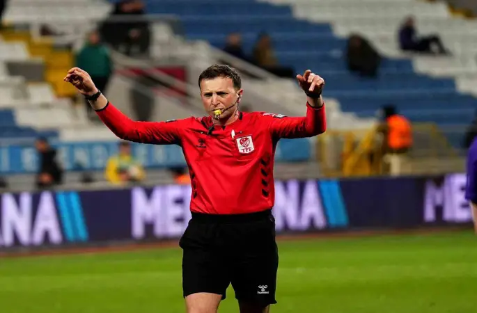 Galatasaray - Fenerbahçe derbisinin hakemi Yasin Kol oldu
