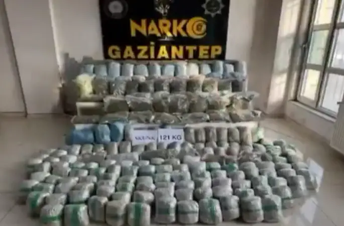 Gaziantep’te 121 kilo skunk ele geçirildi: 1 şahıs tutuklandı
