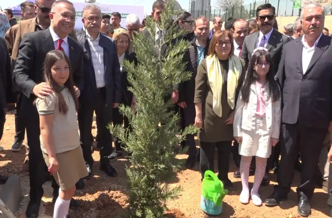 Gaziantep’te 23 Nisan’da fidanlar toprakla buluşturuldu
