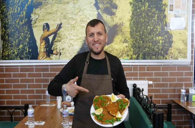 Gaziantep’te AB tescilli lahmacun sarımsaklı ve sebzeli yapılıyor
