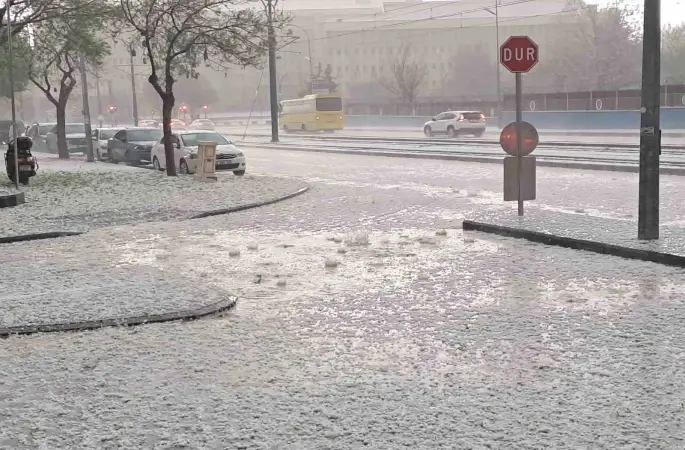 Gaziantep’te ceviz büyüklüğünde dolu yağdı
