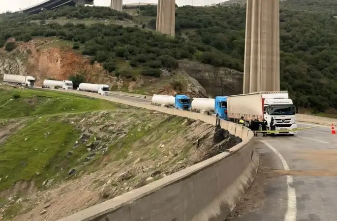 Gaziantep’te iki tır kafa kafaya çarpıştı: 1 ölü
