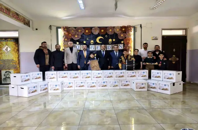 Gaziantep’te öğrenciler yardım kolileri hazırladı
