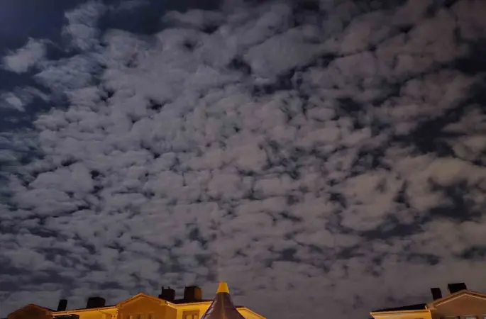 Geceyi aydınlatan doğa şöleni: Elazığ’da eşsiz bulut manzarası
