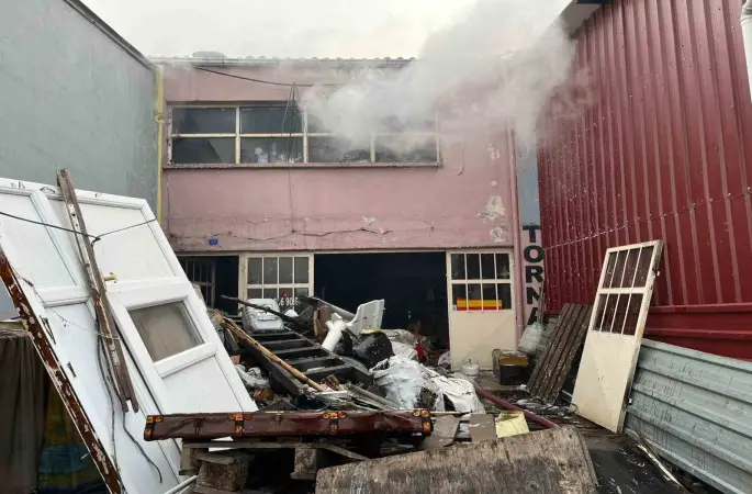 Gediz’de torna atölyesinda yangın
