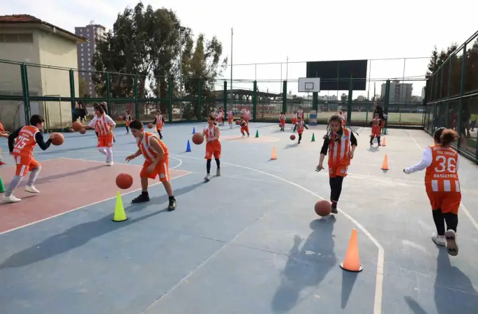 Geleceğin basketbolcuları Akdeniz’de yetişiyor
