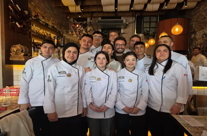 Genç aşçıların mutfak heyecanına ünlü şef Danilo Zanna ortak oldu
