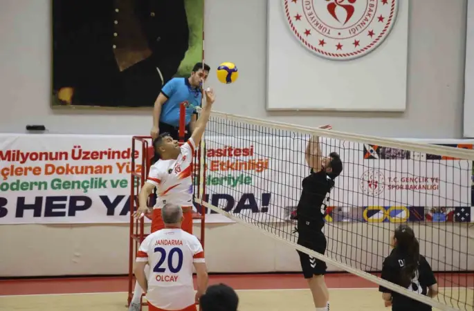 Gençlik Haftası kapsamında kurumlar arası voleybol turnuvası başladı
