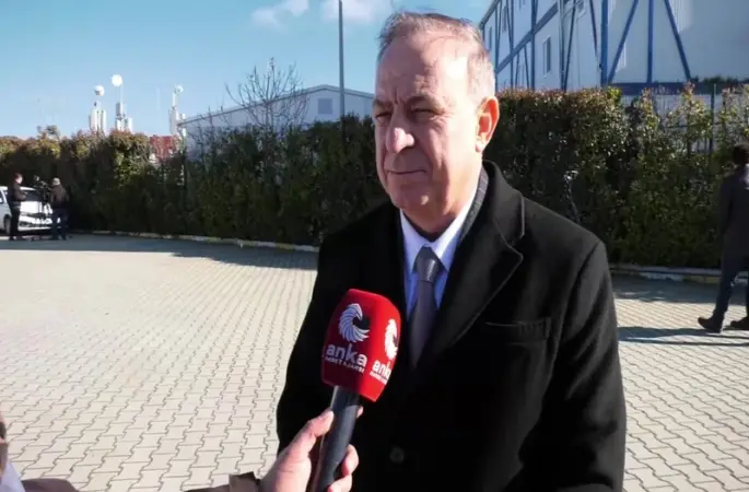 Gökan Zeybek: “Ey İktidarla Birlikte Yol Yürüyenler, Onun Yandaş Kanalları; Siz Tarihin Hangi Sayfasındasınız?”